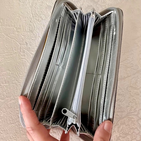 Nine West Clutch/Wallet - Picture 2 of 2